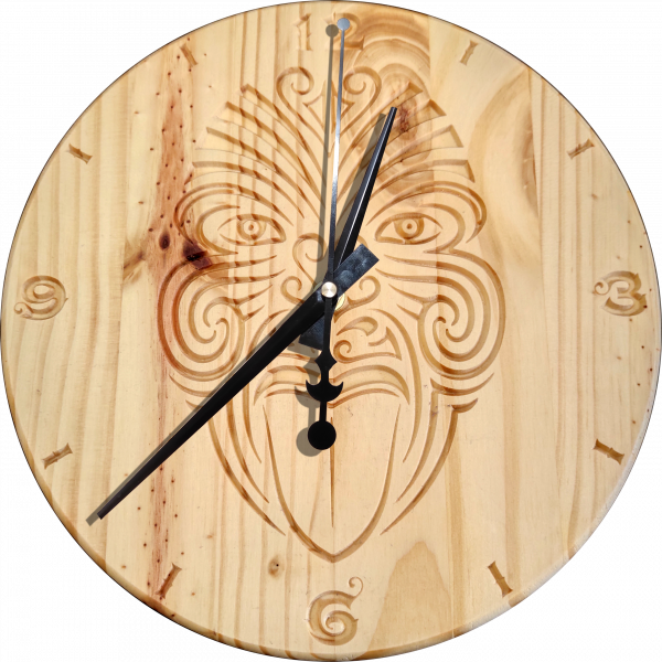 Masque Maori - Horloge Murale en Bois de Pin
